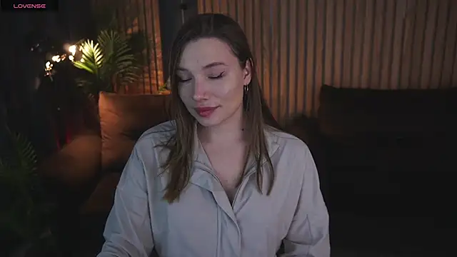 IceDanielles online show from March 3, 1:50 pm