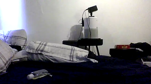 Snapshot of Enos3 chatting on February 18, 5:53 pm Enos3 online show from February 18, 5:53 pm