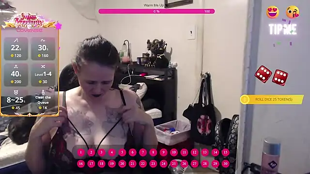 Snapshot of Demonicmiss chatting on June 7, 11:47 am Demonicmiss online show from June 7, 11:47 am