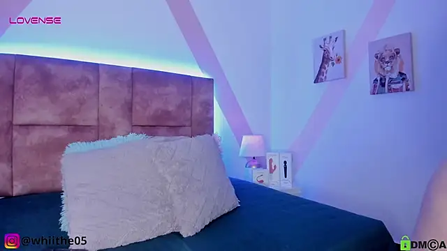 isabella whiithe online show from January 28, 6:07 pm