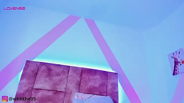 isabella whiithe online show from February 24, 11:41 pm