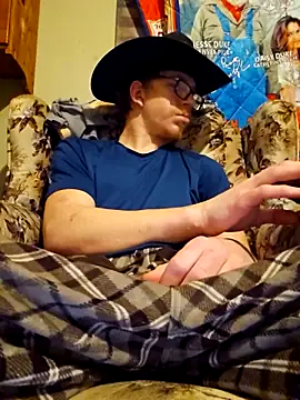 Snapshot of REDHAMMER_ chatting on February 23, 4:39 am REDHAMMER  online show from February 23, 4:39 am