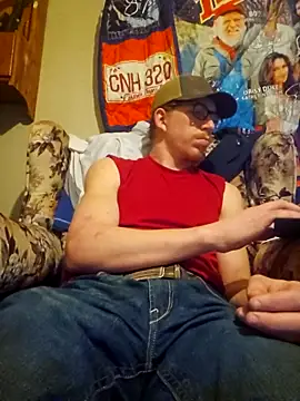 Snapshot of REDHAMMER_ chatting on March 11, 12:33 am REDHAMMER  online show from March 11, 12:33 am