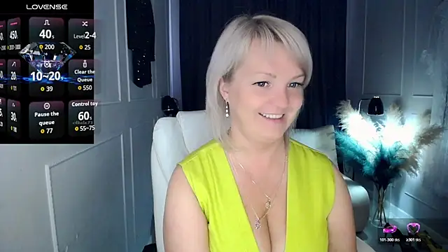 Snapshot of Juarnea chatting on May 20, 9:26 am Juarnea online show from May 20, 9:26 am