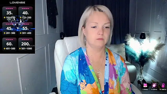 Snapshot of Juarnea chatting on June 2, 10:28 am Juarnea online show from June 2, 10:28 am