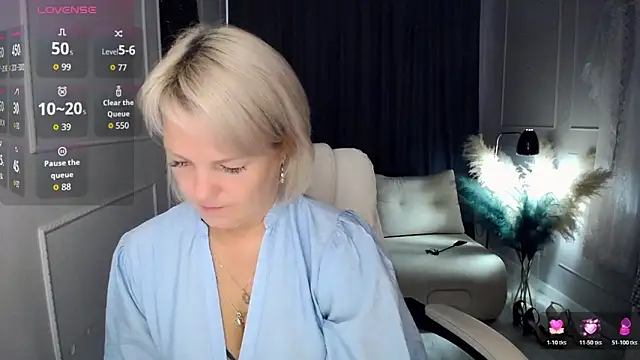 Snapshot of Juarnea chatting on June 6, 11:04 am Juarnea online show from June 6, 11:04 am