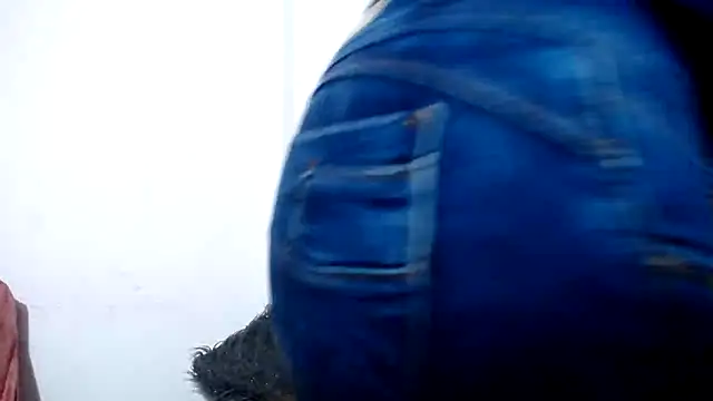 merlinaadams  online show from March 5, 1:21 am