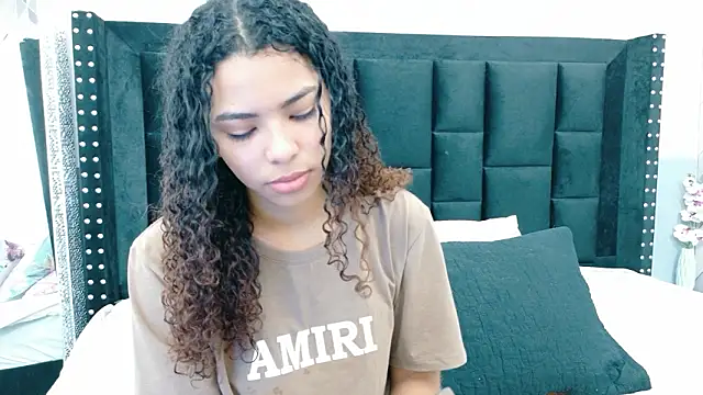 littleebonny online show from January 18, 7:50 pm