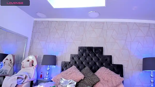 emily parkerr online show from February 21, 2:16 pm