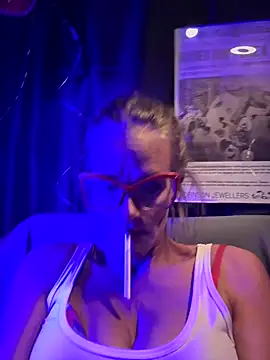 vixendoll87 online show from March 1, 3:21 am