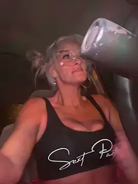 vixendoll87 online show from November 26, 12:33 am