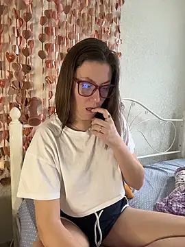 BeatriceTender online show from February 14, 11:40 am