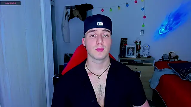 Snapshot of liam_oficial02 chatting on December 13, 4:11 am liam oficial02 online show from December 13, 4:11 am