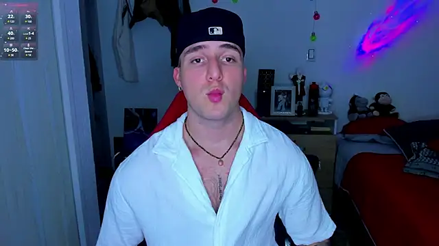 Snapshot of liam_oficial02 chatting on December 15, 4:40 am liam oficial02 online show from December 15, 4:40 am