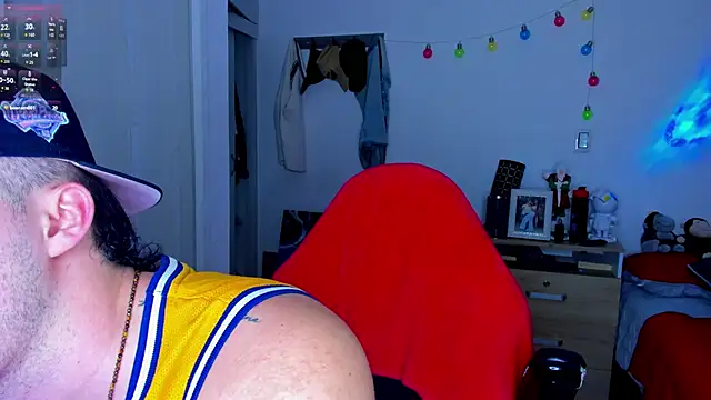 Snapshot of liam_oficial02 chatting on December 17, 4:45 am liam oficial02 online show from December 17, 4:45 am