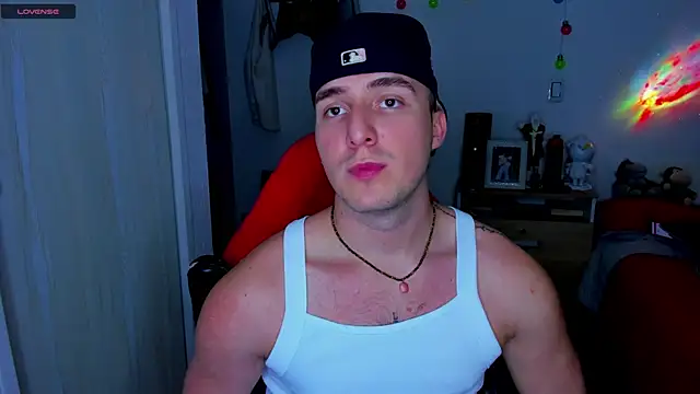 Snapshot of liam_oficial02 chatting on December 19, 3:40 am liam oficial02 online show from December 19, 3:40 am