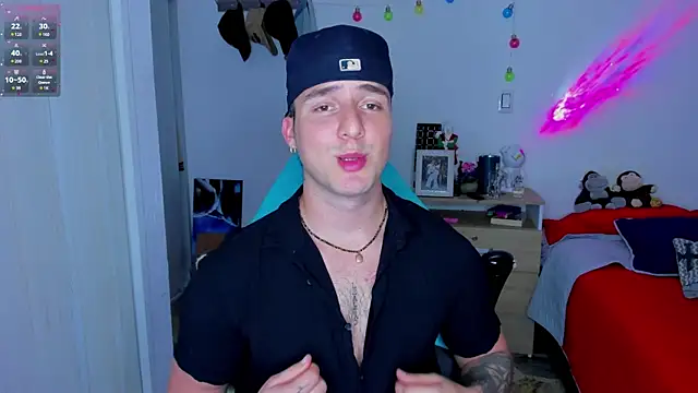 Snapshot of liam_oficial02 chatting on January 10, 1:32 am liam oficial02 online show from January 10, 1:32 am