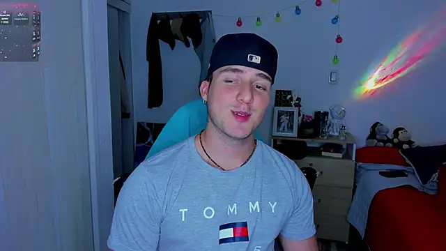 Snapshot of liam_oficial02 chatting on January 12, 3:28 am liam oficial02 online show from January 12, 3:28 am