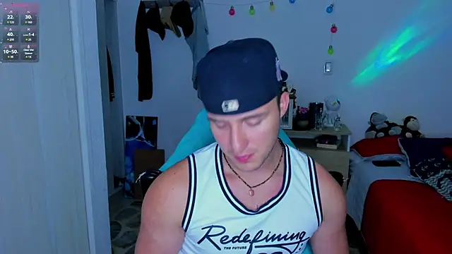 Snapshot of liam_oficial02 chatting on January 13, 4:07 am liam oficial02 online show from January 13, 4:07 am