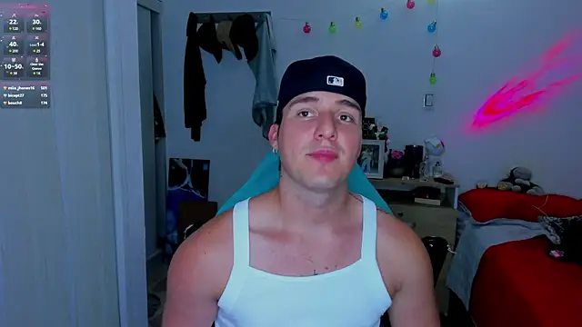 Snapshot of liam_oficial02 chatting on January 18, 6:13 am liam oficial02 online show from January 18, 6:13 am