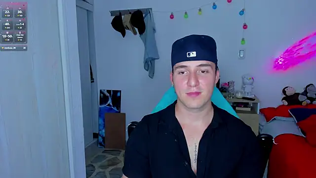 Snapshot of liam_oficial02 chatting on January 21, 7:15 am liam oficial02 online show from January 21, 7:15 am