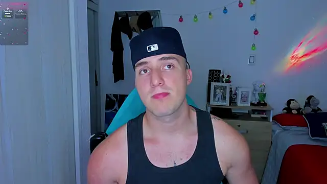 Snapshot of liam_oficial02 chatting on January 24, 3:32 am liam oficial02 online show from January 24, 3:32 am