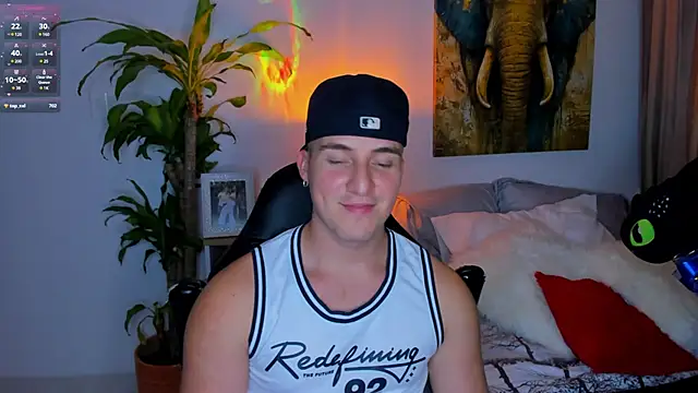 Snapshot of liam_oficial02 chatting on February 9, 6:33 am liam oficial02 online show from February 9, 6:33 am