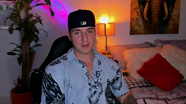 Snapshot of liam_oficial02 chatting on March 16, 5:58 am liam oficial02 online show from March 16, 5:58 am