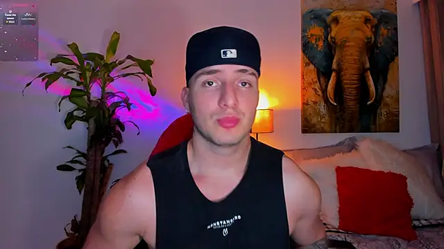 Snapshot of liam_oficial02 chatting on March 22, 6:11 am liam oficial02 online show from March 22, 6:11 am