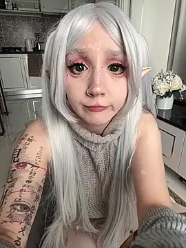 Snapshot of yourcutewaifu chatting on February 8, 6:06 am yourcutewaifu online show from February 8, 6:06 am