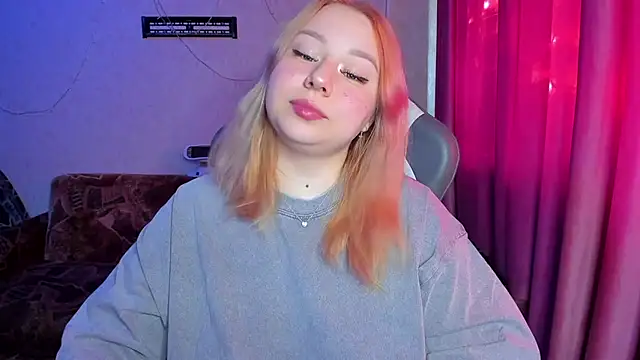 Snapshot of Milafoxxxy chatting on October 9, 2:20 am Milafoxxxy online show from October 9, 2:20 am