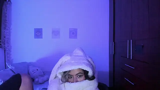 StephaniFox online show from October 29, 12:02 am