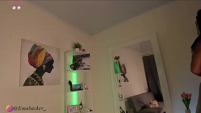 Snapshot of Emma_Backer_ chatting on February 23, 2:07 am Emma Backer online show from February 23, 2:07 am