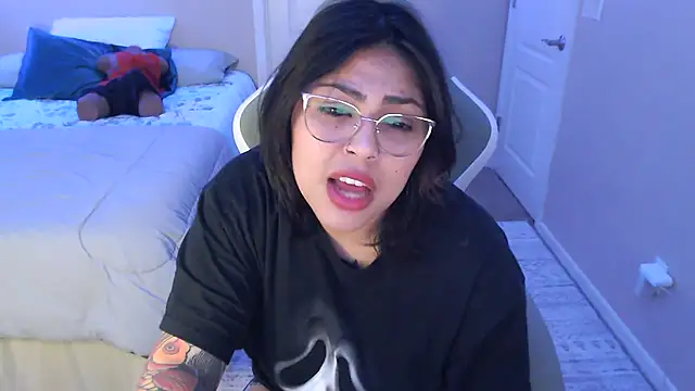 Snapshot of miacanela_xo chatting on February 6, 3:06 am miacanela xo online show from February 6, 3:06 am