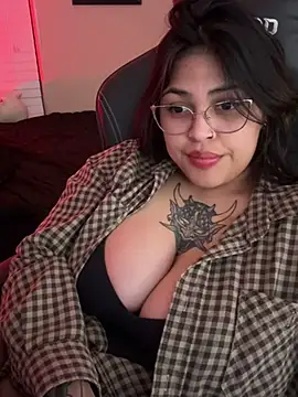 Snapshot of miacanela_xo chatting on February 8, 8:20 am miacanela xo online show from February 8, 8:20 am