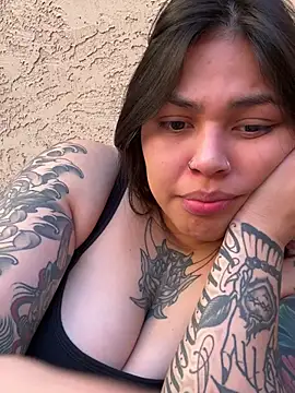 Snapshot of miacanela_xo chatting on March 11, 12:00 am miacanela xo online show from March 11, 12:00 am