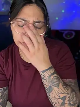 Snapshot of miacanela_xo chatting on December 1, 3:33 am miacanela xo online show from December 1, 3:33 am