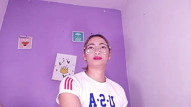 Snapshot of vale_ross_ chatting on September 19, 3:08 am vale ross online show from September 19, 3:08 am