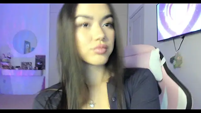 Snapshot of Shineel chatting on October 25, 1:18 pm Shineel online show from October 25, 1:18 pm