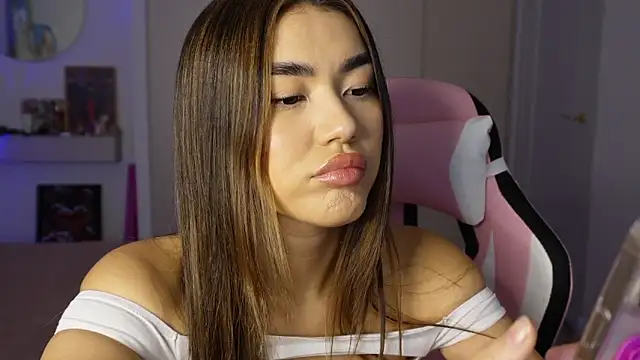 Snapshot of Shineel chatting on November 24, 8:14 am Shineel online show from November 24, 8:14 am