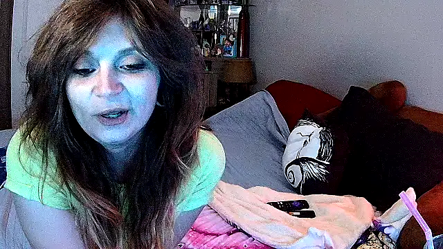 ZeelaXoXo online show from January 14, 5:24 am