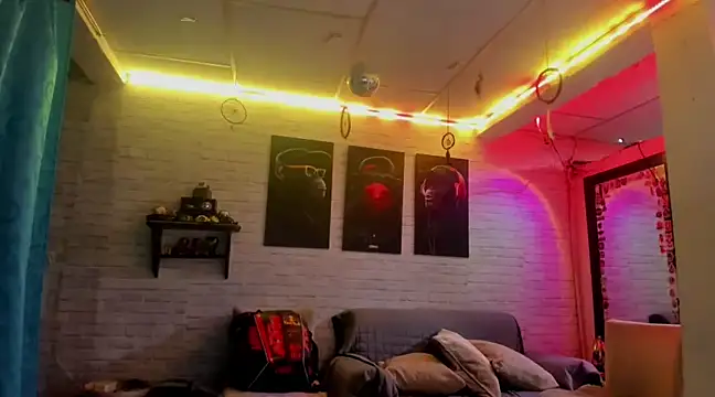 Kimmymadison- online show from February 6, 9:49 pm