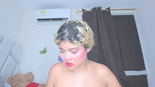 sofiacastillo01 online show from April 19, 6:10 pm