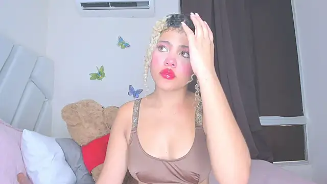 sofiacastillo01 online show from April 20, 4:54 pm