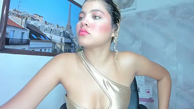 Snapshot of sofiacastillo01 chatting on May 29, 1:31 pm sofiacastillo01 online show from May 29, 1:31 pm