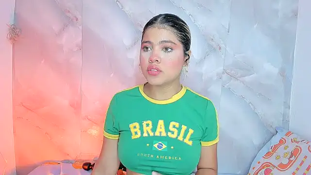 Snapshot of sofiacastillo01 chatting on June 12, 1:32 pm sofiacastillo01 online show from June 12, 1:32 pm