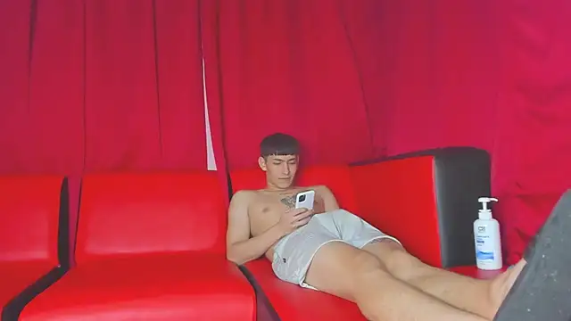 Extreme Team8 online show from February 3, 8:57 am