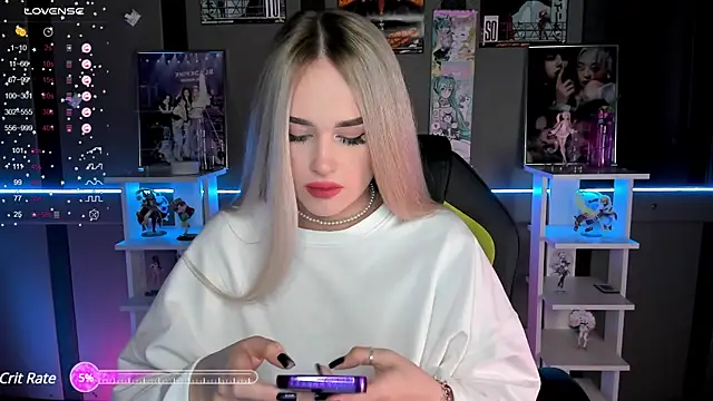 Snapshot of Ellen_Soft chatting on December 6, 5:11 pm Ellen Soft online show from December 6, 5:11 pm