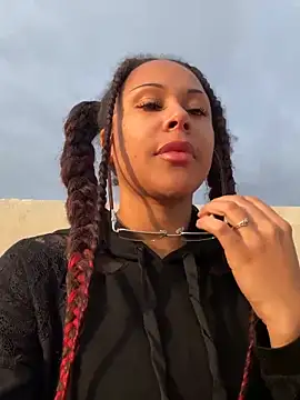 HaileyDiana online show from March 20, 3:50 pm