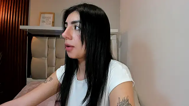 ANTONELLA  ROUSE  online show from February 24, 4:04 pm